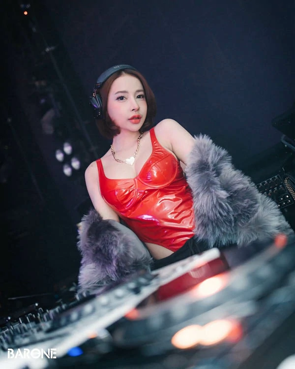 มอส ธนพร Djbarbiemozz ดีเจ
